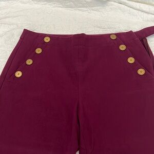 Ladies cropped pants in burgundy